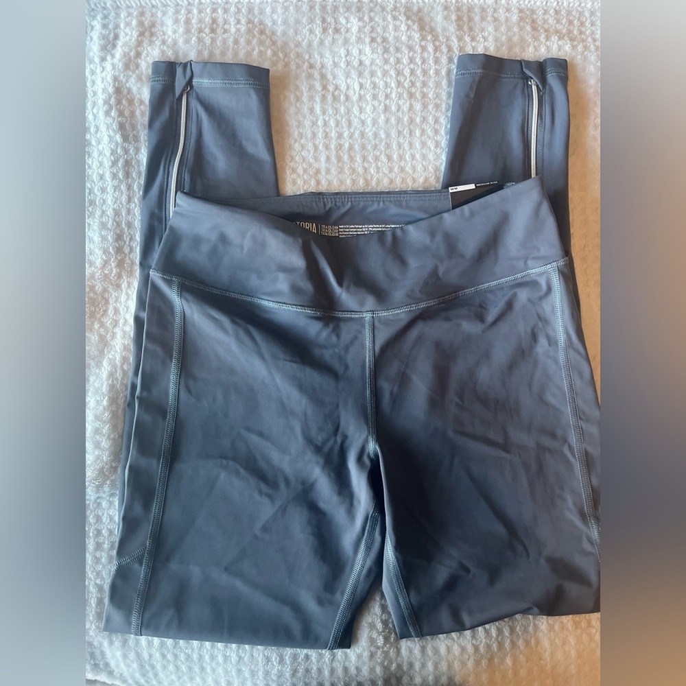 New Grey Victoria sport leggings.